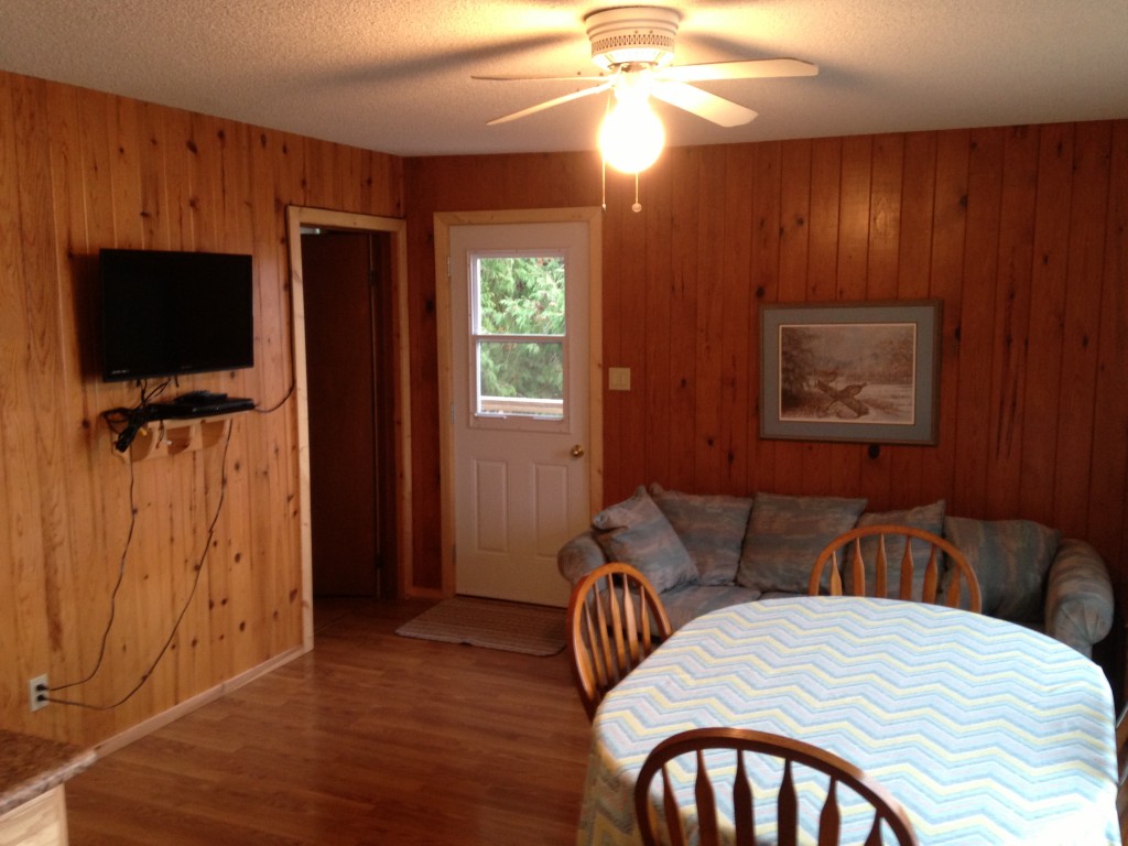 Duplex cabin Eagle Lake Ontario Livingroom